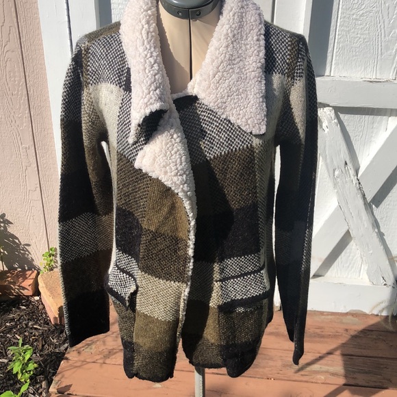 Never worn, XS DAYTRIP cardigan - Picture 2 of 5